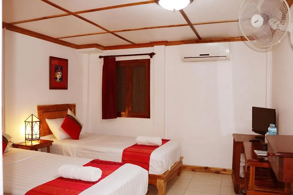 Apple Guesthouse Luang Prabang 2*,  Laos