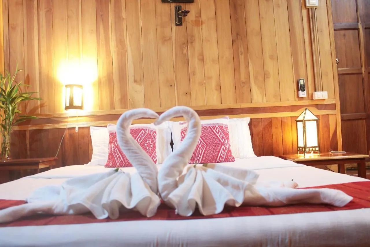 Apple Guesthouse Luang Prabang 2*,